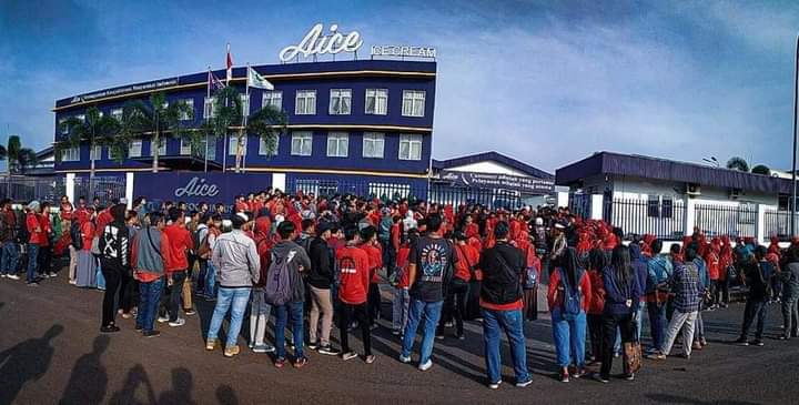 jaedi09's tweet photo. Ingat es krim aice ingat ada  20 kasus buruh perempuan yang hamil keguguran .
#boikotaice
#indonesiaboikotaice 
#boikotaice 
#indonesiaboikotaice https://t.co/EqtGruwMxs