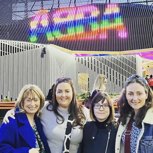 Harrysmum2008's tweet photo. Amazing weekend with family London @ABBAVoyage https://t.co/CMS3SOEsLp