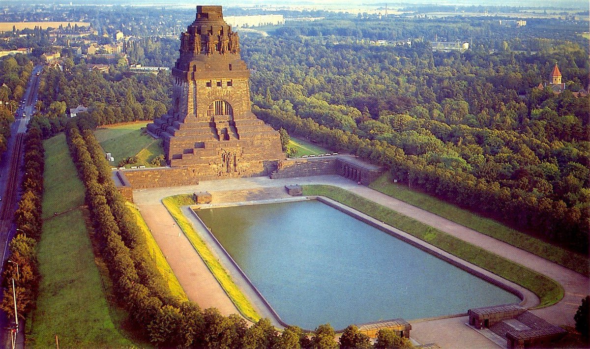 Tudor architecture🇬🇧 on Twitter "The biggest monument in Europe