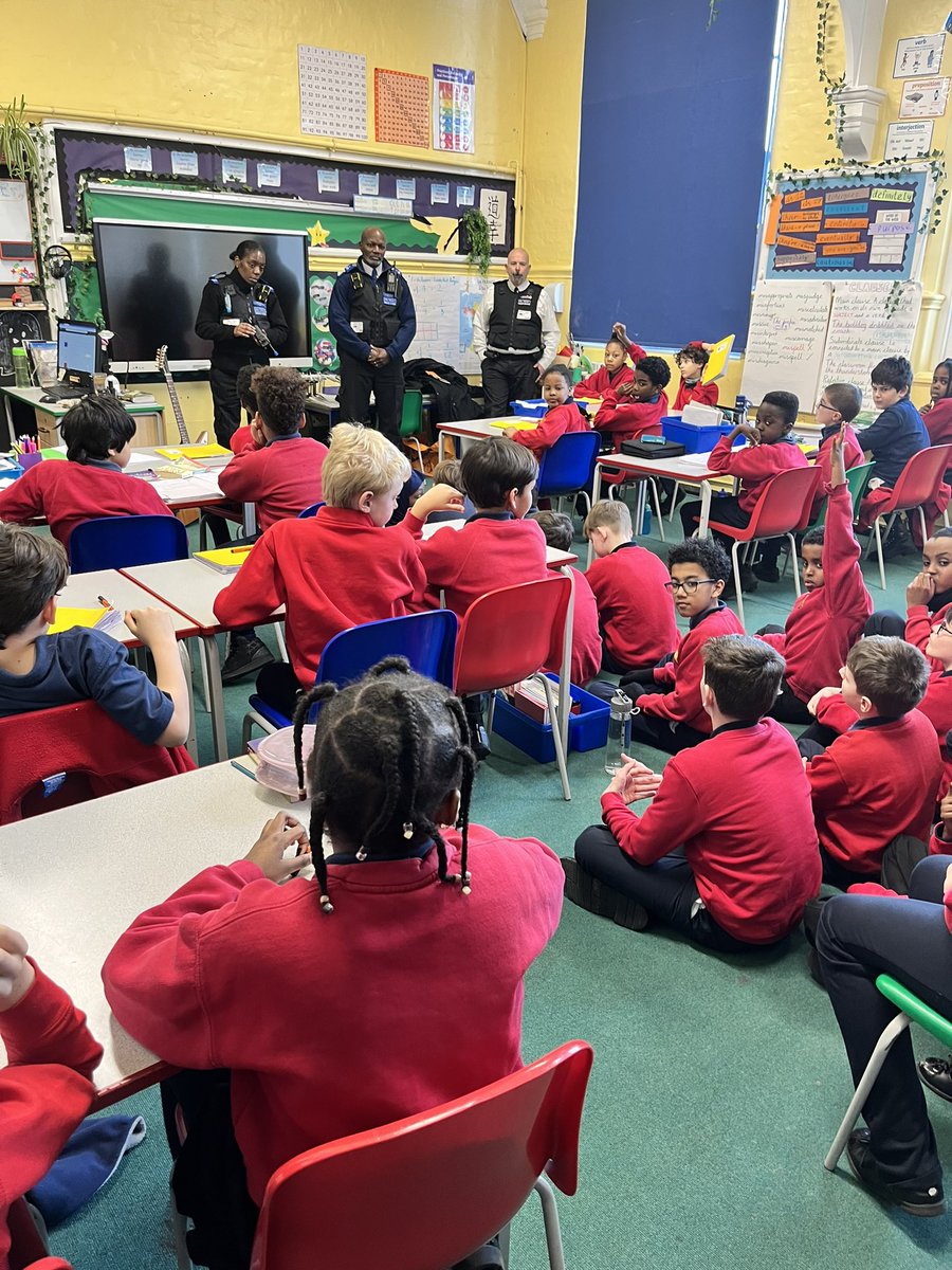Yr5 had a visit from Special constables Sofia, Howard & Sergeant Tom from Lavender Hill police station @metpoliceuk , lead a talk about safety whilst travelling to school. The children gave their views and experiences about road safety. #roadsafety #phonesafety #staysafe