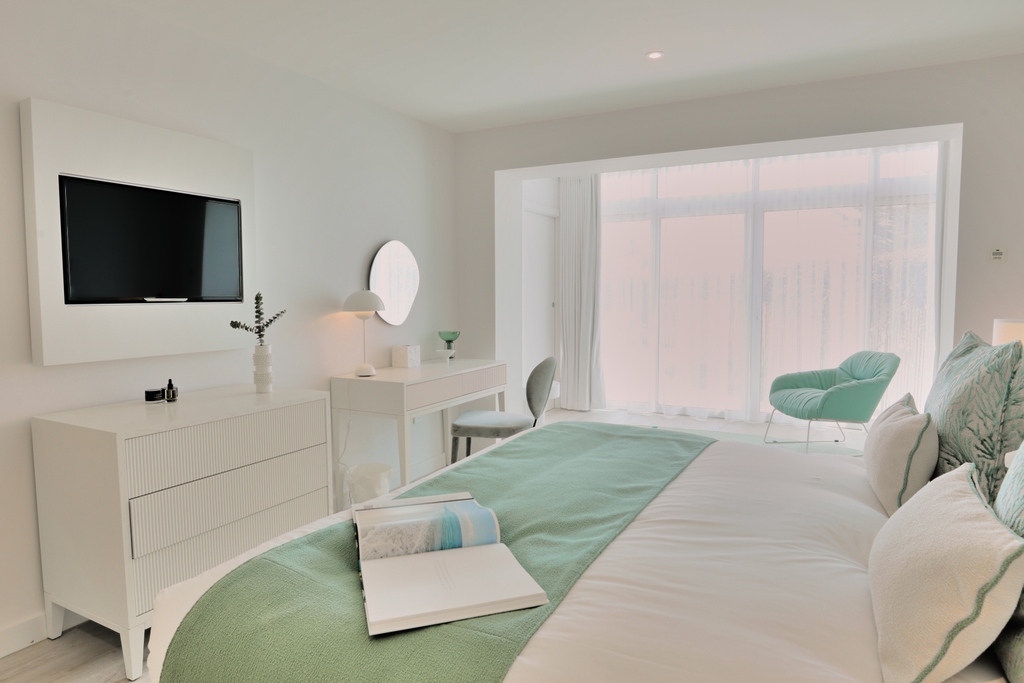 There's still time to grab a quick
break away 🥂
With rooms up to 45% off it's a deal you can't miss....

Call us on 01208 862242 to find out more or head to
the website to book.