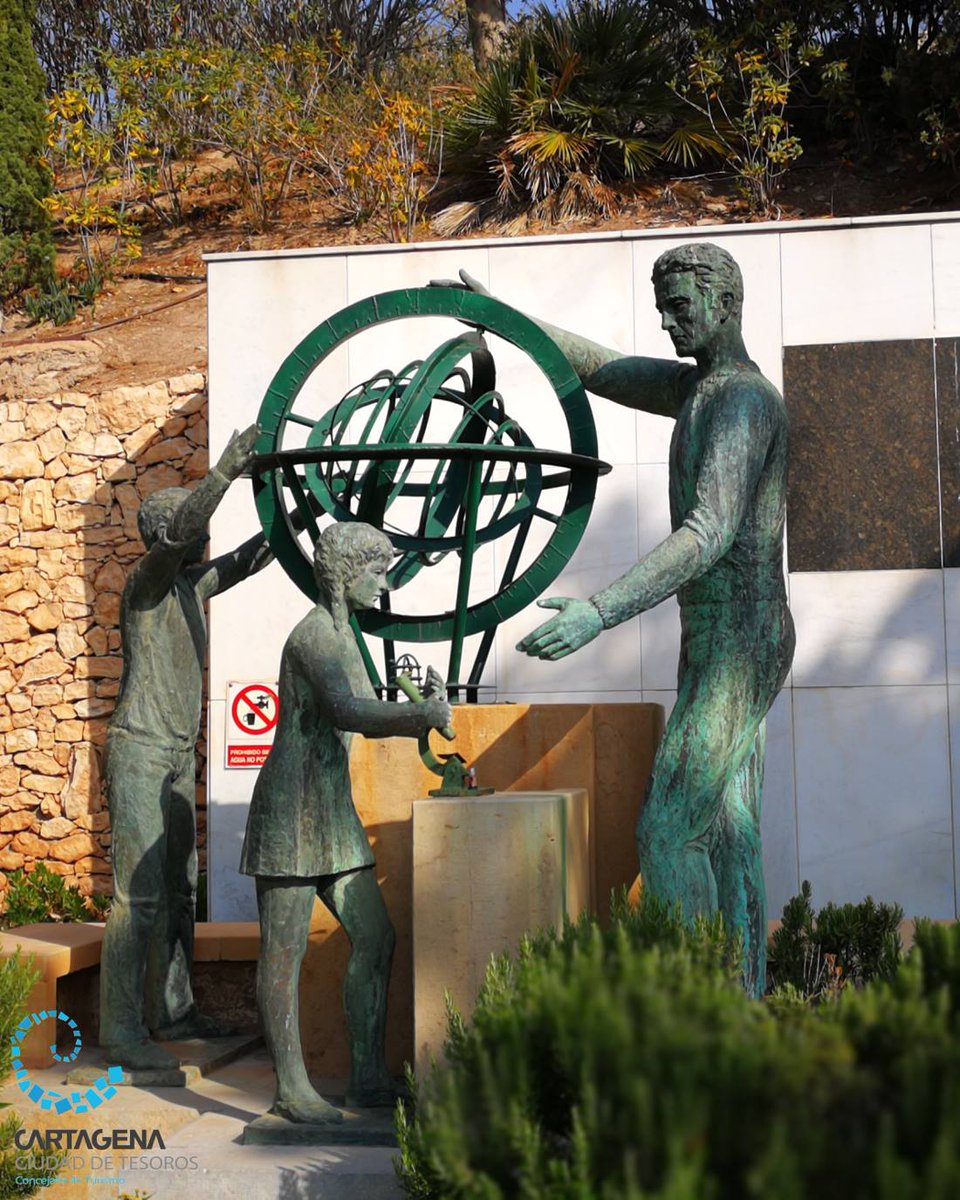 TuriCartagenaES's tweet photo. Hoy celebramos el #DíaInternacionaldelaEducación, acompáñanos hasta uno de nuestros lugares preferidos, los jardines del #ParqueTorres de #Cartagena, y te mostraremos esta magnífica escultura dedicada al maestro. 👩🏫👨🏫🧑
#UNESCO #Turismo https://t.co/0p7Mp9K3pP