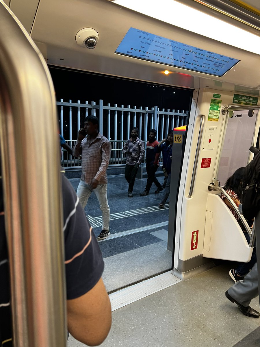 Malad West to DN Nagar, Andheri in 20 mins 😘 #MumbaiMetro