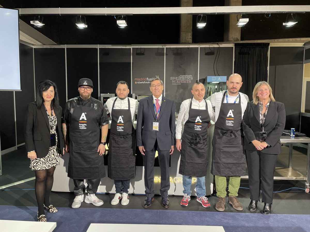 Aragón Alimentos Nobles (@aragonalimentos) on Twitter photo Arranca en #MadriFusion2023 el taller “Trufa con estrellas de Aragón”
Cinco cocineros aragoneses elaboran creaciones gastronómicas con “Tuber melanosporum” de Aragón.
<a href="/cancookrest/">Cancook</a>
<a href="/GenteRaraZGZ/">Gente Rara Restaurante</a>
<a href="/Rest_Gamberro/">Restaurante Gamberro</a>
@LaTorredelVisco
#AragonAlimentosNobles #TurismoAragon Arranca en #MadriFusion2023 el taller “Trufa con estrellas de Aragón”
Cinco cocineros aragoneses elaboran creaciones gastronómicas con “Tuber melanosporum” de Aragón.
<a href="/cancookrest/">Cancook</a>
<a href="/GenteRaraZGZ/">Gente Rara Restaurante</a>
<a href="/Rest_Gamberro/">Restaurante Gamberro</a>
@LaTorredelVisco
#AragonAlimentosNobles #TurismoAragon