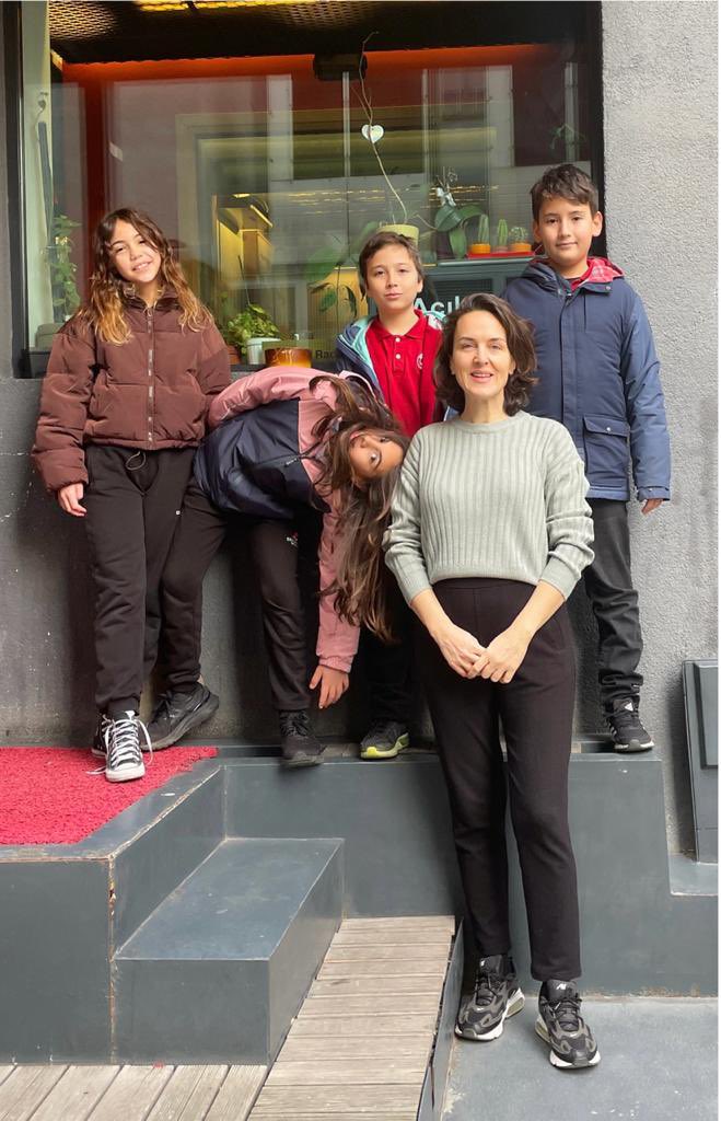 ErkanUluSchools's tweet photo. Ortaokul öğrencilerimizden oluşan #KüçükDüşünürlerTopluluğu'nun @acikradyo'da bugün 15.30’da yayınlanacak programında
#KüçükDüşünürler, #BrigitteLabbe'nin #GüzellikveÇirkinlik adlı kitabındaki bir iddiayı tartışacaklar.📻 #ErkanUlu #AnaSınıfı #İlkokul #Ortaokul #ÇocuklarlaFelsefe https://t.co/NBUGkD7Jxx