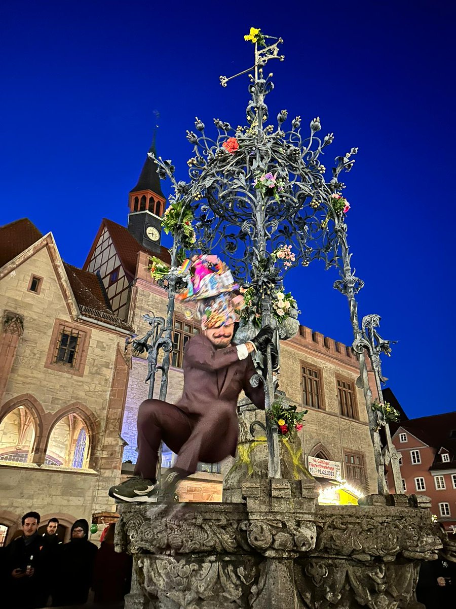 After a long time, AK Meyer finally had an official #Abholung on Friday! <a href="/giuselococciolo/">Giuseppe Lococciolo</a> climbed the Gänseliesel, gifted her flowers and in the tradition of <a href="/uniGoettingen/">Uni Göttingen</a> gave her a kiss. We wish him lots of success for his future, he truly will be missed!

#phdlife #phdone