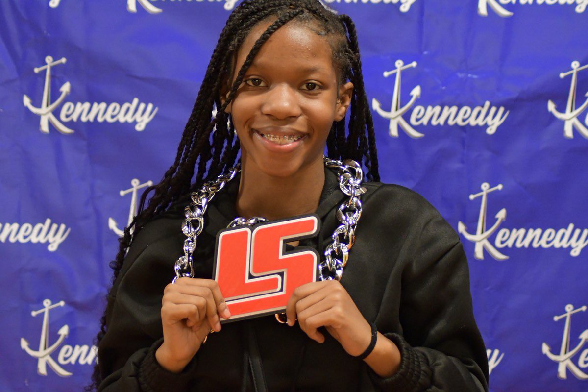 Congratulations to AOTWs Zephan Lazar and Elisa Henry at <a href="/LSHSShorian/">Lake Shore High School</a> and T’maria Fountain at <a href="/KMSClippers/">KMSClippers</a>: shoriansports.com. #myLSPS