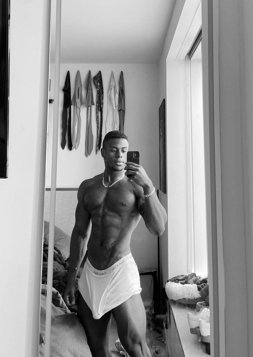 𝐌𝐈𝐋𝐄𝐒 𝐌𝐎𝐑𝐀𝐋𝐄𝐒 tweet media