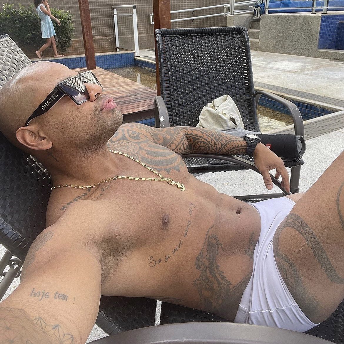 tia_tefa's tweet image. hoje decidi que quero malhar até virar um #blacker