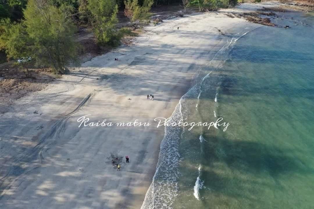 Jomkitamy's tweet photo. Pantai jernih di Johor!🏝 #JomKita 

Tak ramai tahu pantai ni weh! Air dia jernih and bersih sesuai la kalau korang nak buat port healing hihi 

📍Pantai Temala, Sedili Besar, Johor 

Sumber: Kaiba Matsu Photography, Makan Sedap Johor https://t.co/kk9H6j1eJN