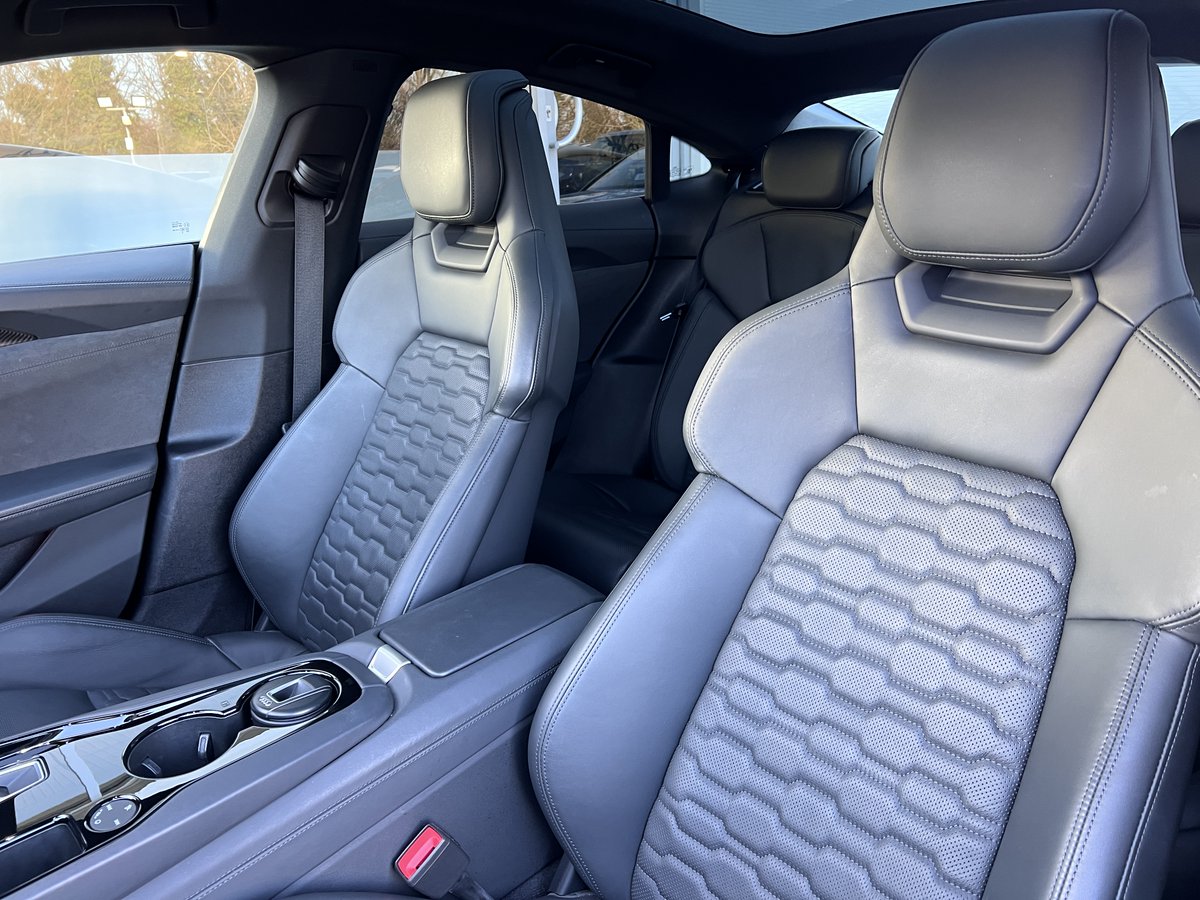 check out this Audi e-tron GT Vorsprung (2021) which has just landed 👀⬇️

ow.ly/R9Q650Mxzgr

- Fixed Panoramic Roof
- Sport Sound
- HUD (Heads Up Display)
- 360 Camera with Integrated Reversing Camera
- Bang &amp; Olufsen Audio

#Audi #Harrogate #etron