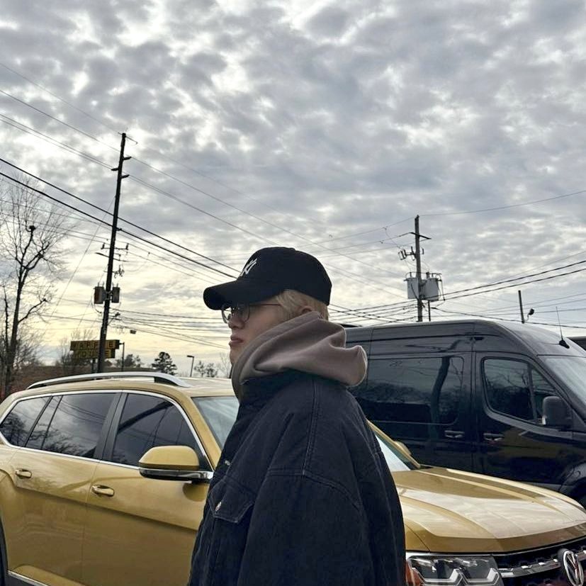 untitled,
jaehyun one tweet au

"mulai hari ini pula, tahap merelakan rasa yang kupunya untukmu dimulai."