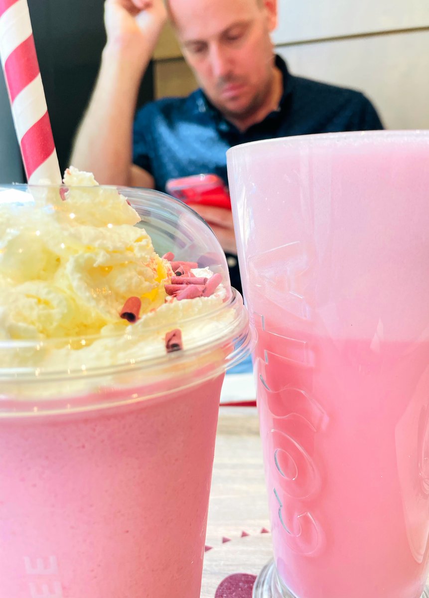 clairejustineo's tweet image. When your outfit matches your drinks! 

Ruby Hot Chocolate To Match My Outfit: Love The Pink. 

clairejustineoxox.com/ruby-hot-choco…

#rubyhotchocolate #pink #outfitinspo