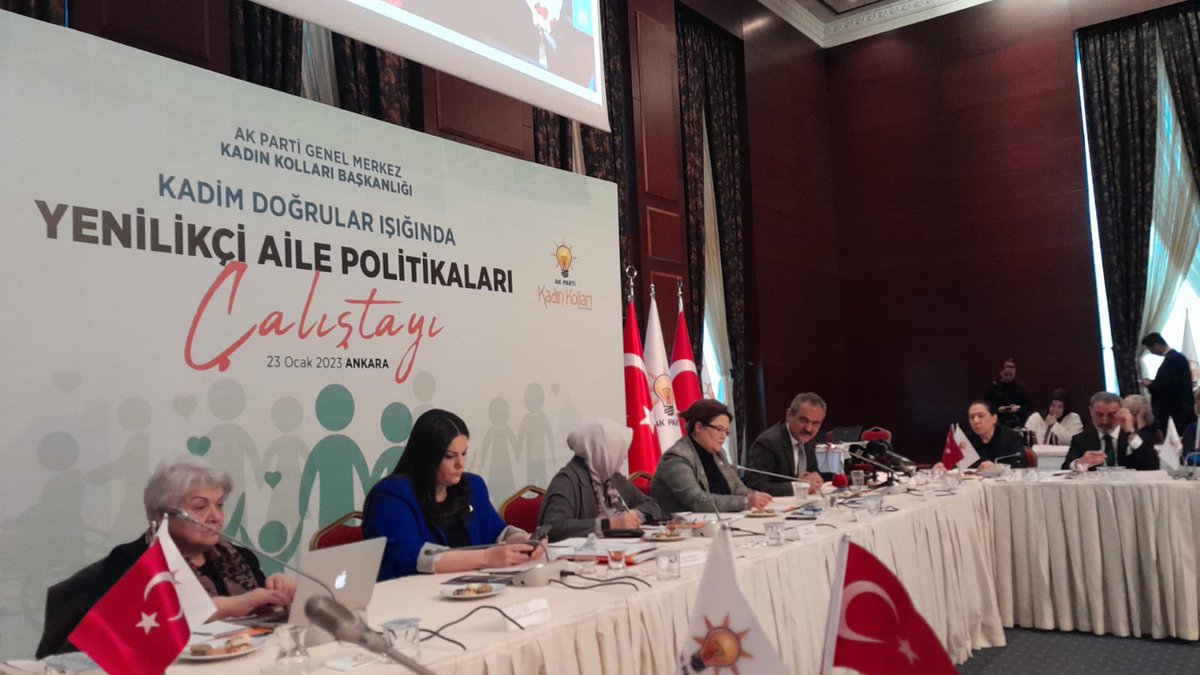 ikadder's tweet photo. Çalistayda kavramsal olarak
aile kurumu ele alınmaktadır 
ilgili bakanlıklar, siyasetçiler, akademisyenler ve STK'larin katılımıyla aile kurumunun güçlendirilmesi için politika önerileri geliştirilmektedir. @ASHB_ATHGM @tcailesosyal @turap2012 @Akparti @ksgm_ashb https://t.co/Qn1kvmyezr
