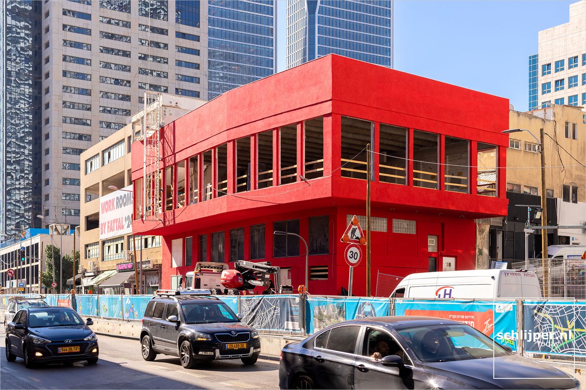 schlijperisrael's tweet photo. Nice renovation and a great color to brighten up HaMasger street.

HaMasger, HaTa'asiya
19 01 2023 11:21 #TelAviv #redbuilding #red #monochrome #architecture #תלאביב https://t.co/0QDWQB7DMq