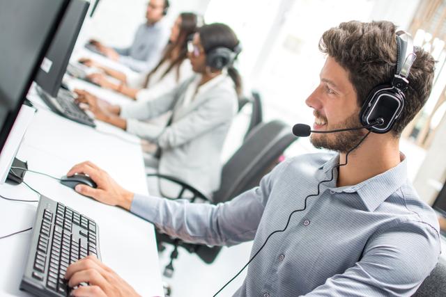 ConnexusUK's tweet photo. Does your business have a webchat functionality? It's a perfect way to deliver great CX, you can quickly get your customers to the right team, reducing their wait times &amp; give them simple business info like opening hours, without the need for a call. https://t.co/cBKRus7Hgi https://t.co/LrOipZB1eP