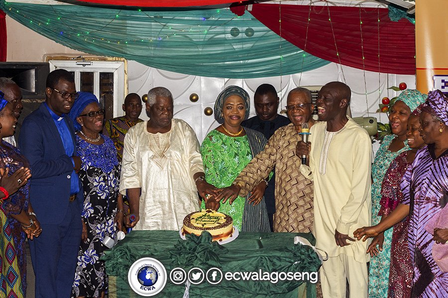 ecwalagoseng's tweet photo. Our Sunday Service was awesome with three programs in one.
Family Sunday Service with Rev'd M.D. Ayando with the topic: Keeping the marriage vows.
Child Dedication of Mr & Mrs Adeoti
60th birthday Thanksgiving of Mrs Mosunmola Elizabeth Oyeyele.
#ECWALagos #FamilySunday https://t.co/YLAvFOOBiK
