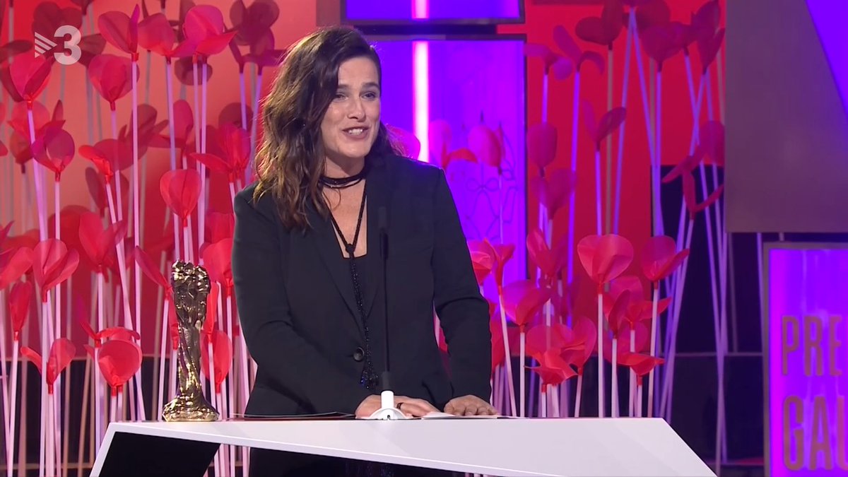Enhorabona a la tortosina Elisa Sirvent per haver guanyat el premi Gaudí a la millor direcció de producció per la pel·lícula Alcarràs. Felicitats per haver rebut aquest reconeixement al teu treball al cinema. Et desitjo molts més èxits i molta sort també als premis Goya!
