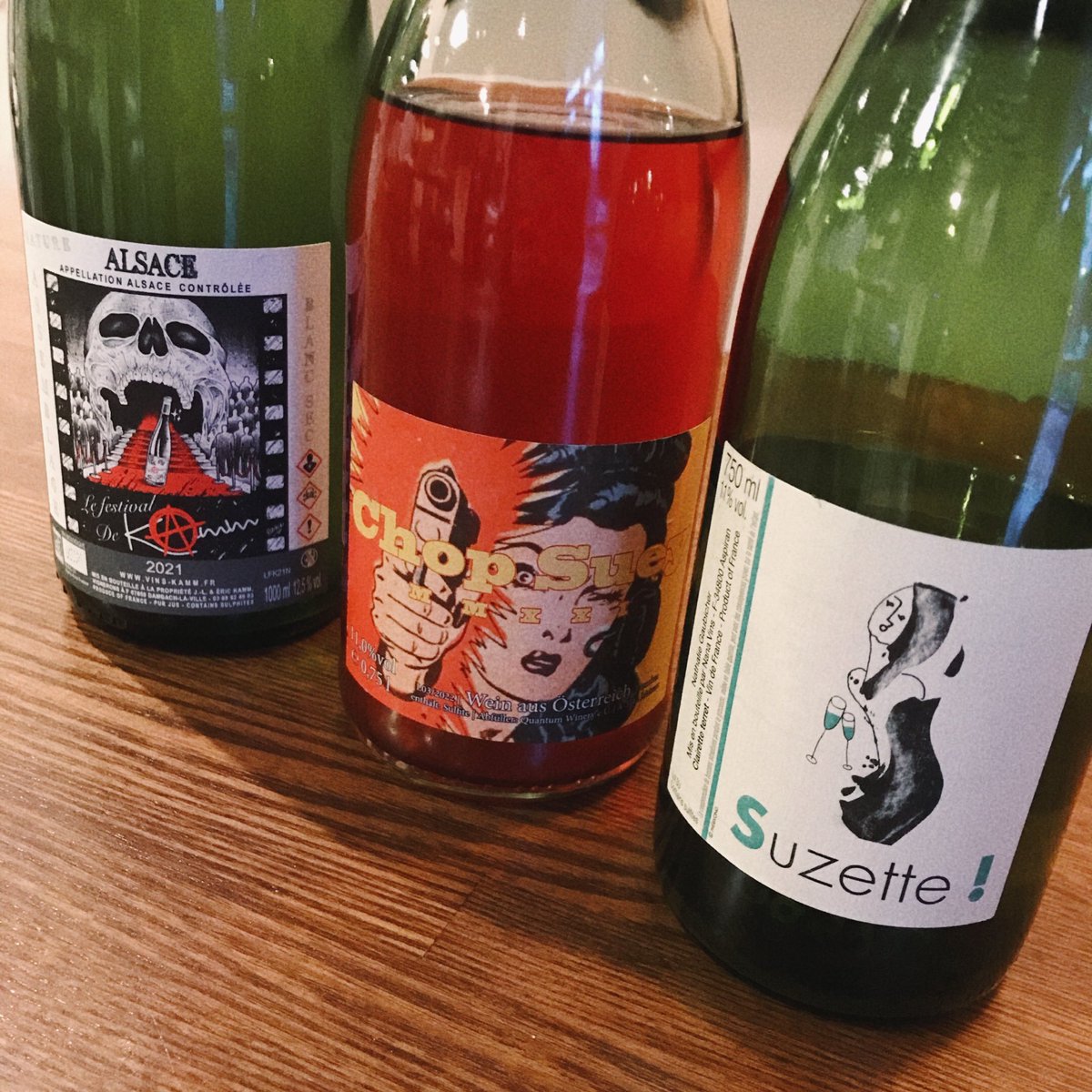 76vin's tweet photo. 本日1/23(月)営業致します!18:00-24:00
【今週の営業予定】
24(火)お休み
25(水)〜30(月) 営業
18:00-24:00
ラベルも楽しいワインたちグラスであいておりますー🍷
焼き鳥とワインとお待ちしております!
#erickamm
#quantum
#nanavins https://t.co/8F1IvKU6Ce
