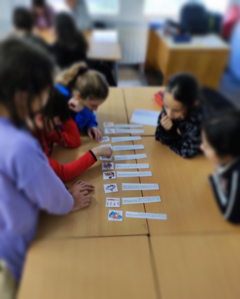 L'alumnat de 1r d'ESO segueix treballant el projecte de les civilitzacions, el passat divendres vam aprendre el procés de momificació. #insjoaquimrubioiors #lifeafterdeath #gep