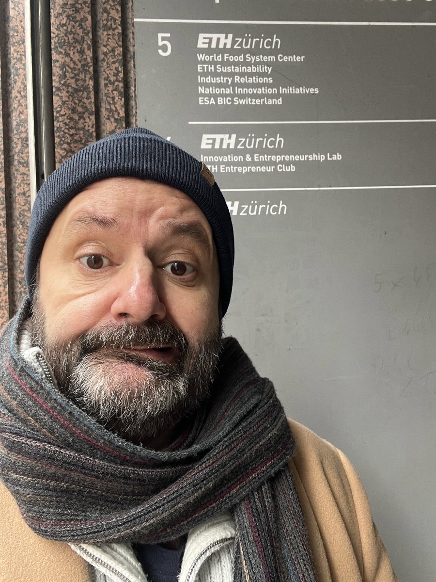 MHiesboeck's tweet image. 👨🏫 Here is proof that I’m a Ph.D. I’m standing in front of a university sign. And I published it on Twitter. Irrefutable evidence.
Kidding - I’m off to debate #blockchain and #DNAcomputing with people who are way, way smartier.