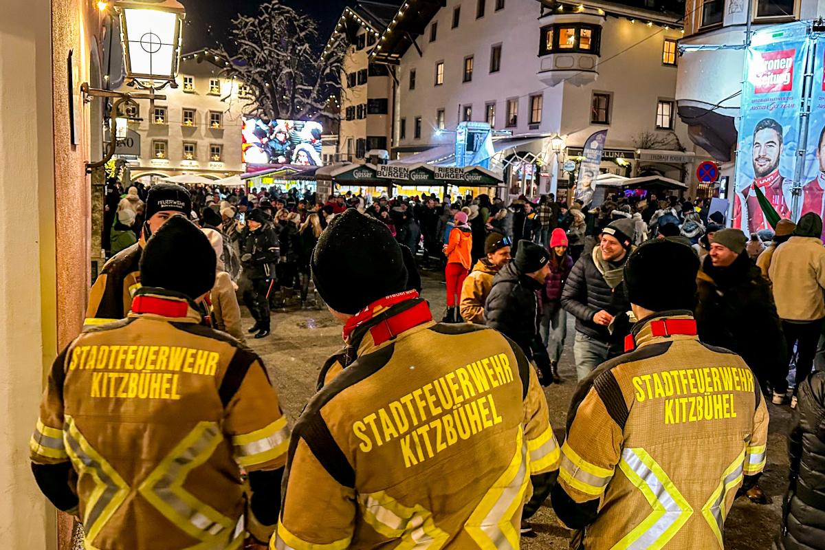ff_kitz's tweet photo. Am 21.01. um 12:33 Uhr 

In der Innenstadt, Brandsicherheitswache anlässlich des 83. Hahnenkammrennen

https://t.co/fAluSC97d7
 
https://t.co/04zl4k6e2p
https://t.co/q2otI0fHqU
https://t.co/9JKvJeIIOh https://t.co/f4VYtj8jXV