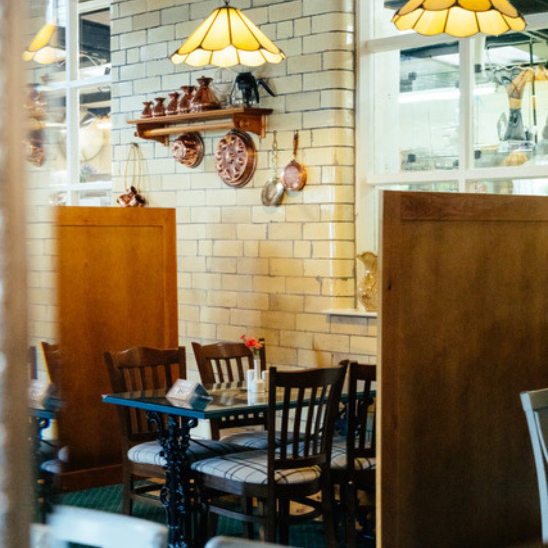 Gwnewch siopa'n lleol yn adduned blwyddyn newydd.💛

Making shopping local your new year's resolution.
Support your local, Welsh hospitality businesses! 💛

#northwales