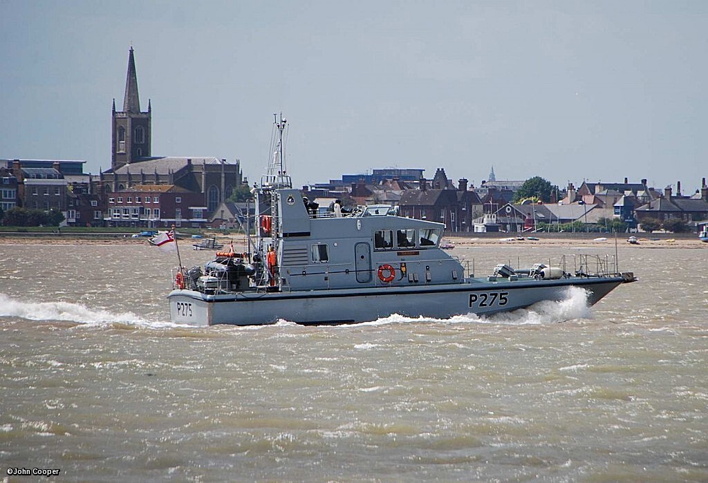 #HMSRaider inbound #Ipswich #RoyalNavy #P275 passing #Harwich royalnavy.mod.uk/our-organisati…