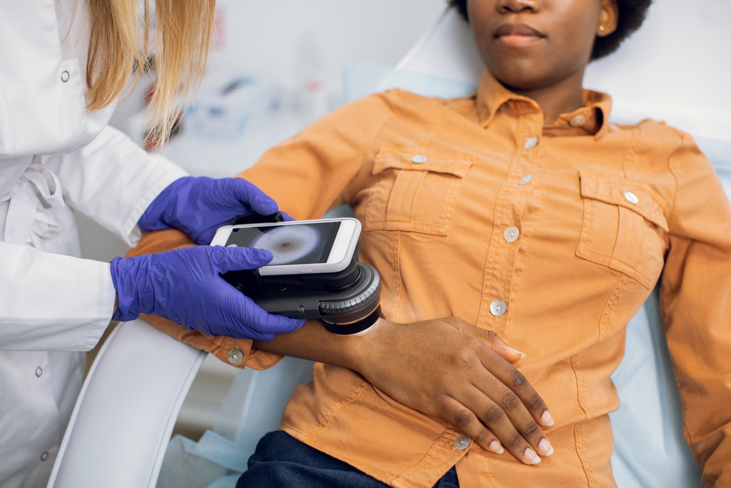 WesleyJBaker's tweet image. The use of artificial intelligence for the accurate detection of skin cancer has been found to be more successful than human detection.
Read the full article: AI Screening for Skin Cancer
▸ lttr.ai/7RPL
#cancer #AdvancedArtificialIntelligence