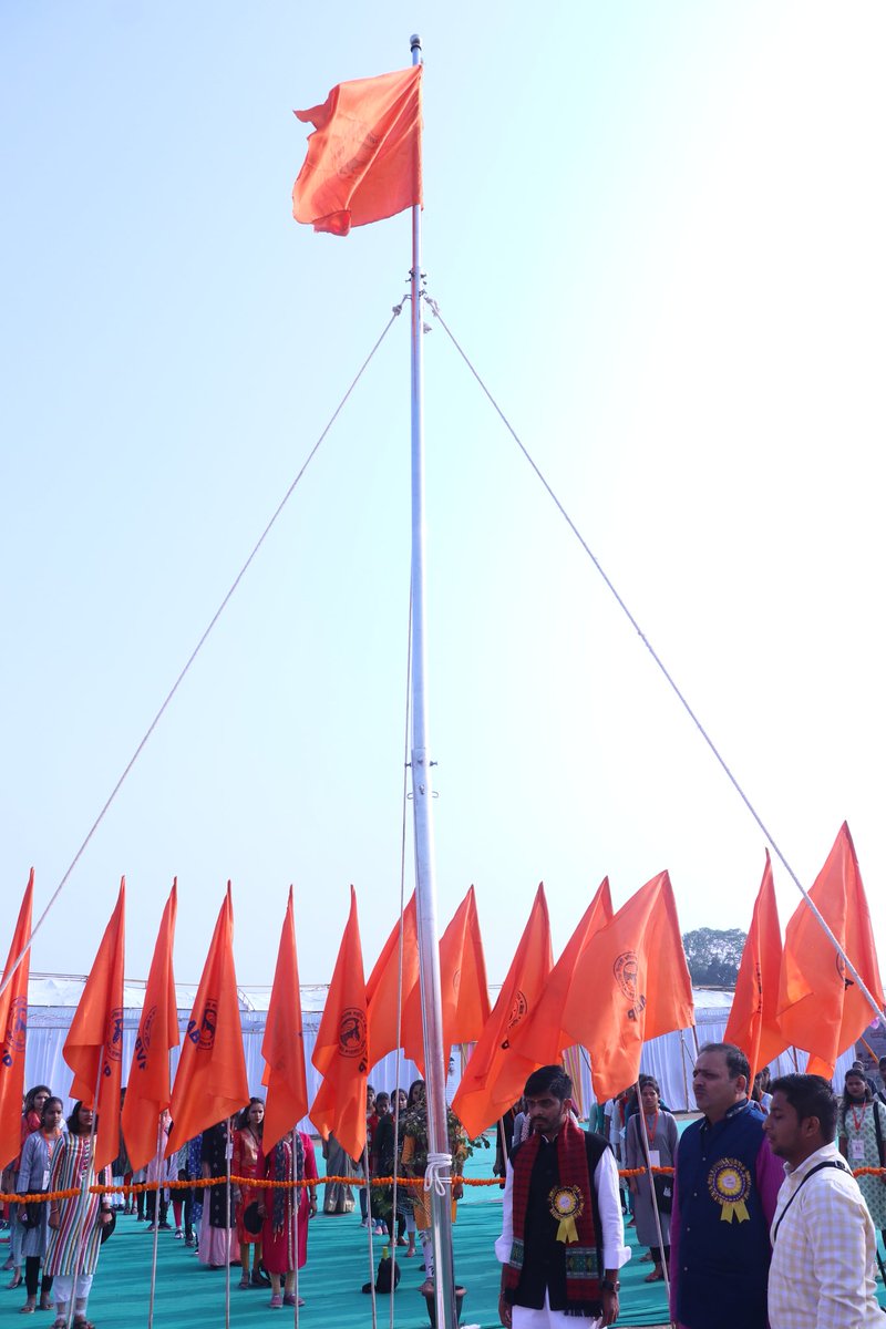 ABVPVidarbha's tweet photo. ५१वे विदर्भ प्रांत अधिवेशन चे ध्वजारोहण प्रांत उपाध्यक्ष प्रा.मयुरेश कुळकर्णी व प्रांत मंत्री अखिलेश भारतीय यांनी केले.

#51stABVPVidarbhaConf https://t.co/ravxKwrlqu