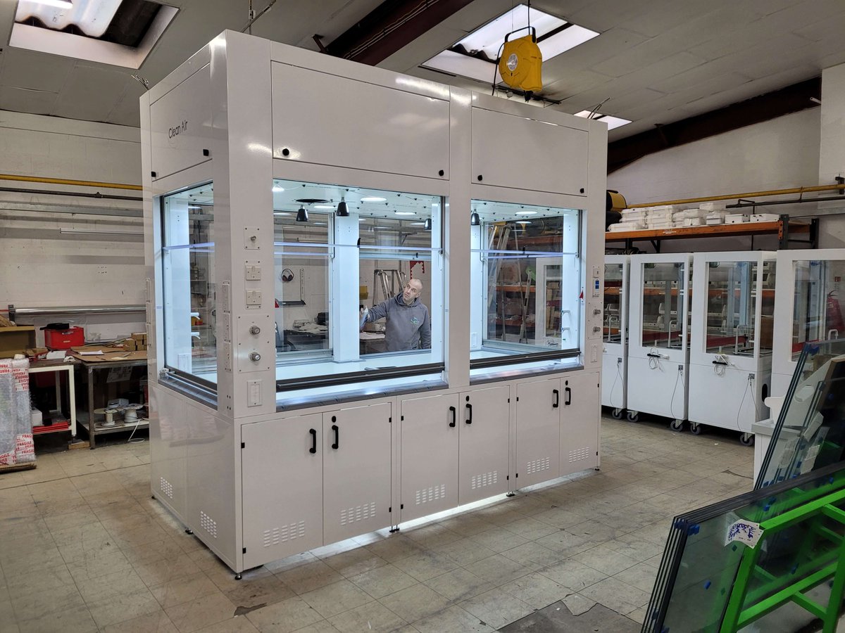 Cleanairltd's tweet image. This #VentilatedEnclosure has an average face velocity of 0.36 m/s through 1 sash when at the 500mm safe opening height (other 5 to be closed). This = a volume of 0.234 m3/s, approx 130 ACH.
More here bit.ly/EncVent 
#LabSafety #ExtractSystem #FumeCupboards #AirQuality