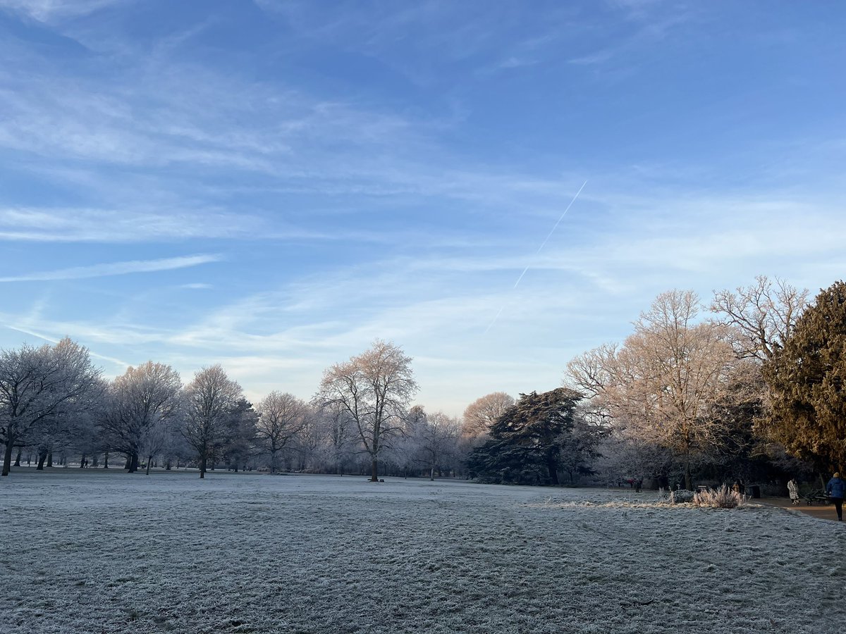 DrLynneSykes's tweet photo. Just cycling back from early morning hot yoga at #triyoga… wow beautiful. Good morning #ealing. -5c like wales. A little bit of #londonwelsh in ealing. #welshchurch #welshnursery #welshschool @YGLlundain https://t.co/9lrVqUwEPX