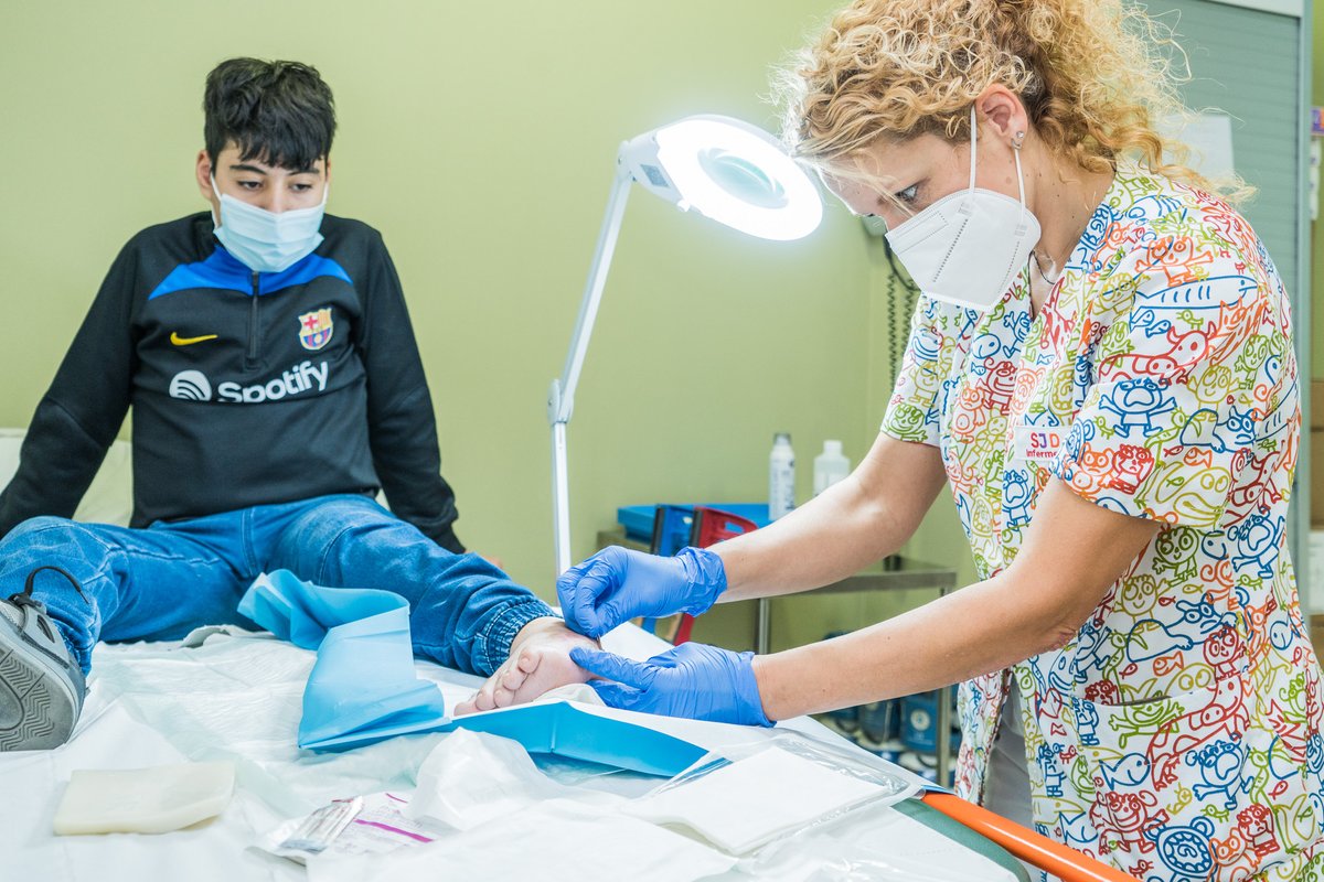 SJDbarcelona_es's tweet photo. 🩹 Forma parte del equipo de la UCIP y desde hace más de 10 años dedica gran parte de su tiempo a la creación y consolidación de la consulta de atención a pacientes con heridas complejas pediátricas.

🎉 ¡Felicidades por tu gran tarea profesional Gemma! https://t.co/aNE3v8m4Df