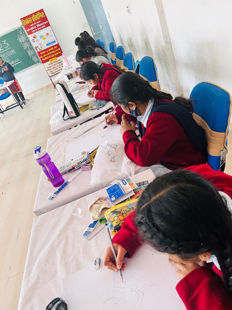 EduMinOfIndia's tweet photo. #PPC2023: Kudos to #ExamWarriors for their enthusiastic participation!

In the run to #ParikshaPeCharcha2023, to overcome exam stress the students of KVS Lucknow Region actively participated in the Painting Competition on #ParakramDiwas today. https://t.co/QZ30AvcXnN