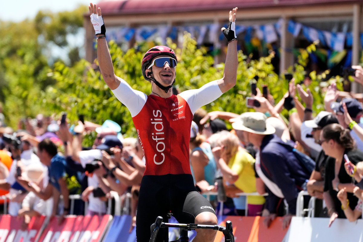 Team Cofidis (@teamcofidis) on Twitter photo #MondayMotivation Bonne semaine à tous ✌️ #MondayMotivation Bonne semaine à tous ✌️