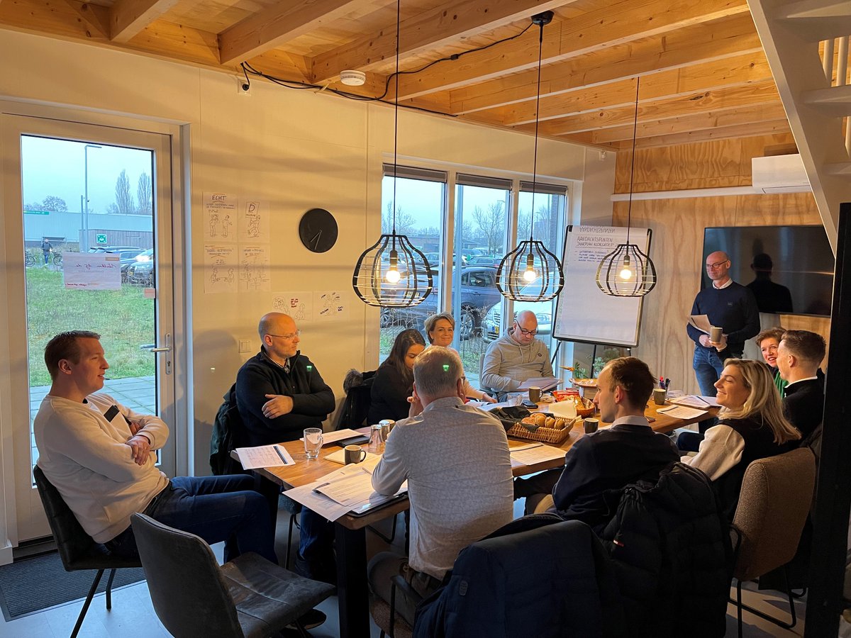 𝗞𝗹𝗼𝗸𝗚𝗿𝗼𝗲𝗽 | 𝗢𝗻𝘁𝗯𝗶𝗷𝘁𝘀𝗲𝘀𝘀𝗶𝗲𝘀
De jaarlijkse ontbijtsessies van KlokGroep zijn weer in volle gang. In kleine groepjes bespreken we met collega’s de jaarplannen en hoe iedereen zijn of haar bijdrage kan leveren om de doelen te behalen. 
#sameninontwikkeling