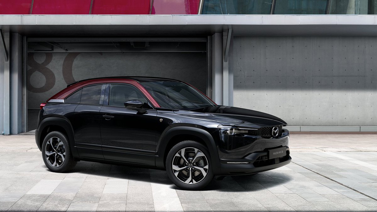 Mazda_Europe's tweet image. The #Mazda #MX30REV Edition R includes stylish details to give owners a sense of pride in owning a vehicle equipped with a #rotaryengine thanks to exclusive details, such as; subtle orange highlights in the interior and a multi-tone exterior with Maroon Rouge on the framed top.