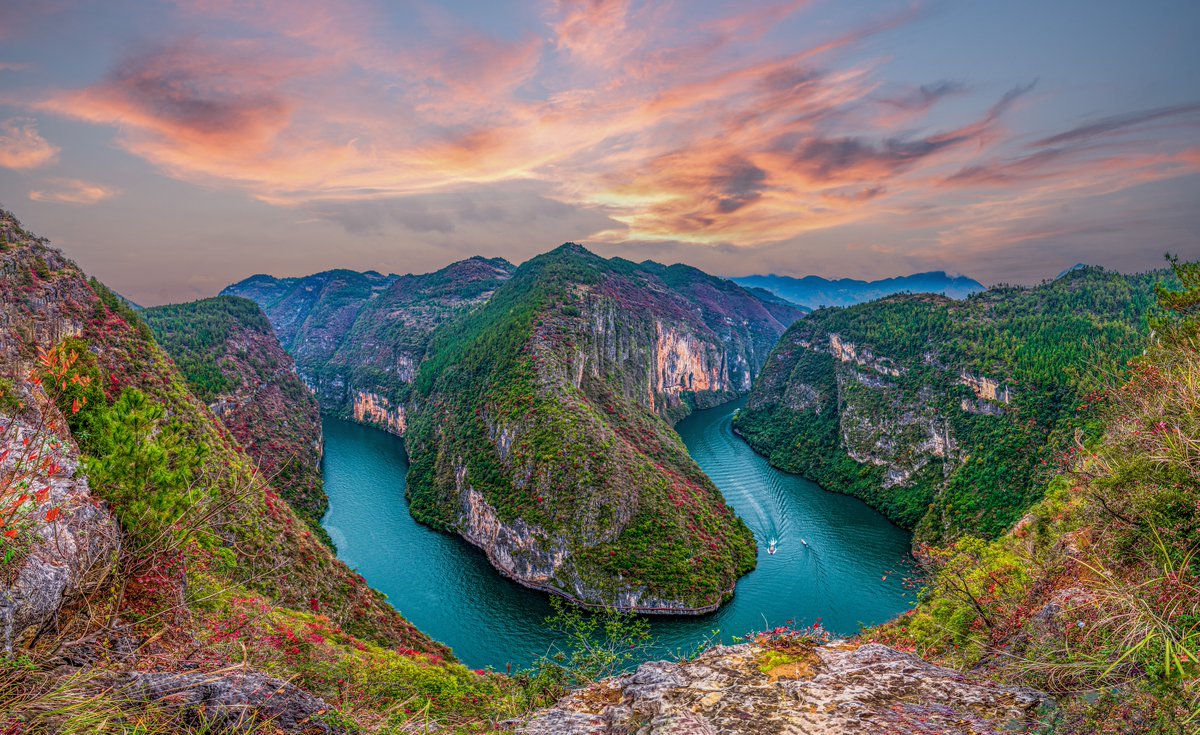 Life is not measured by the number of breaths we take, but by the moments that take our breath away. bit.ly/2YlMbk3

#china #travel #cruise #yangtze #river #luxury #centurycruises