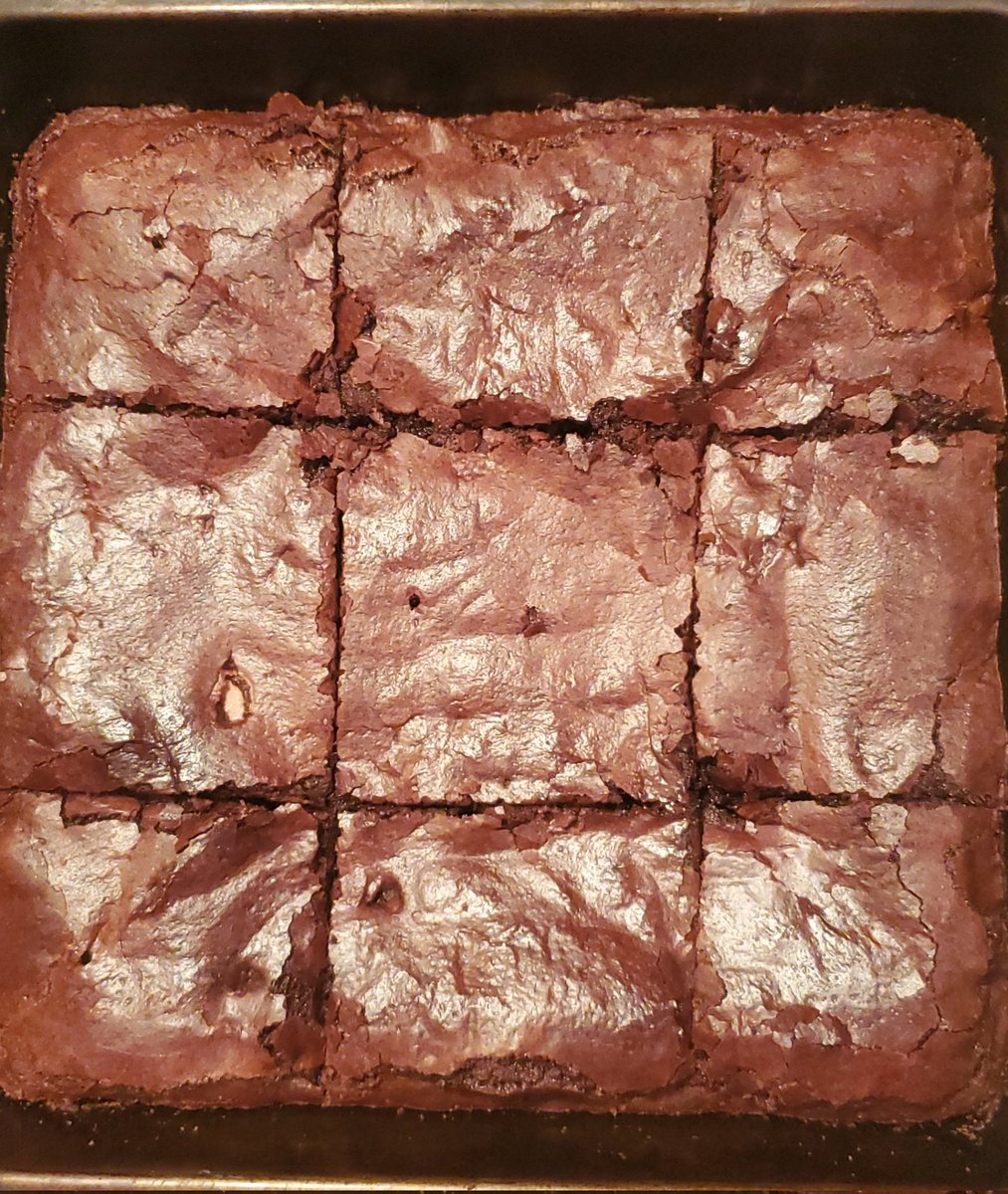 Yummmm made brownies 🤤🤤🤤 #icecreamandbrowineswithchocolatesauce #homemade #madefromscratch