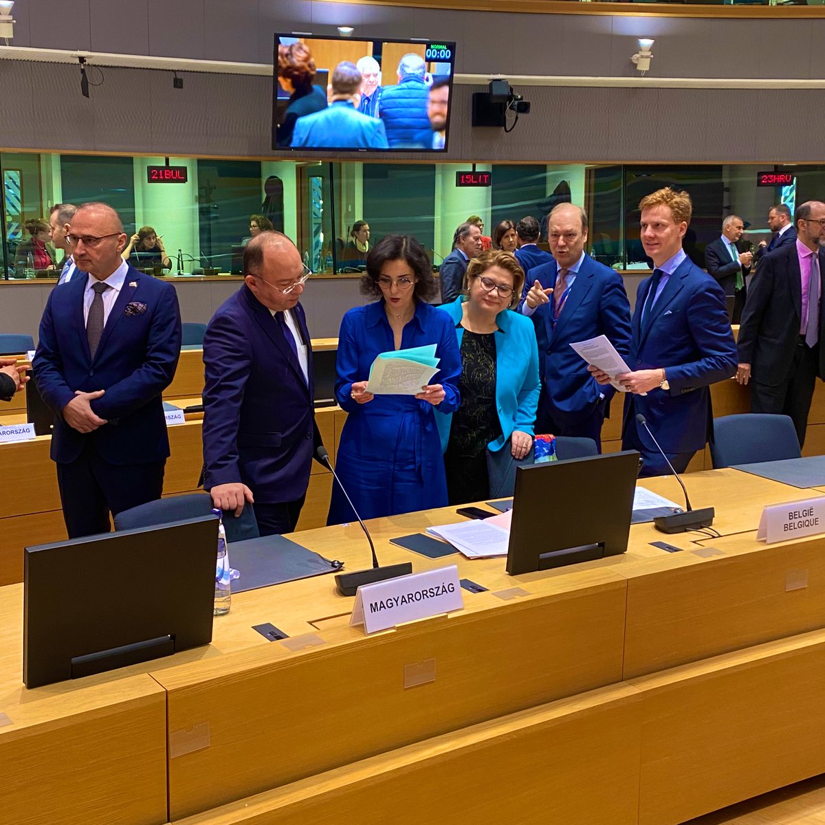 AlexBrecx's tweet photo. ❄️ Good morning from #Brussels! Today 🇪🇺 Foreign Affairs Council #FAC with 🇧🇪 Minister @hadjalahbib to discuss the situation in #Ukraine 🇺🇦, #Iran 🇮🇷, #Palestine 🇵🇸, in the Sahel and West Africa. https://t.co/GvK1pJsrjz