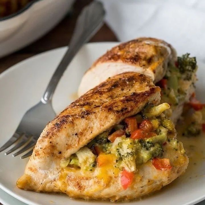 Broccoli cheese stuffed chicken breast 😍😍😍

How many likes for Broccoli cheese stuffed chicken breast?