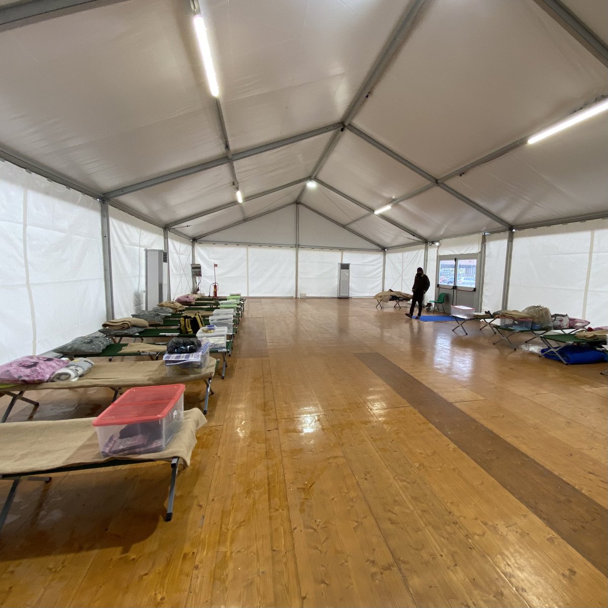 Per affrontare al meglio l’emergenza freddo, rafforziamo l’accoglienza a #Roma per le persone senza fissa dimora con l’apertura di una nuova tendostruttura attrezzata a #Testaccio. Aperta 24 ore su 24, potrà accogliere oltre 70 persone fragili ▶️ bit.ly/3kyUkA0