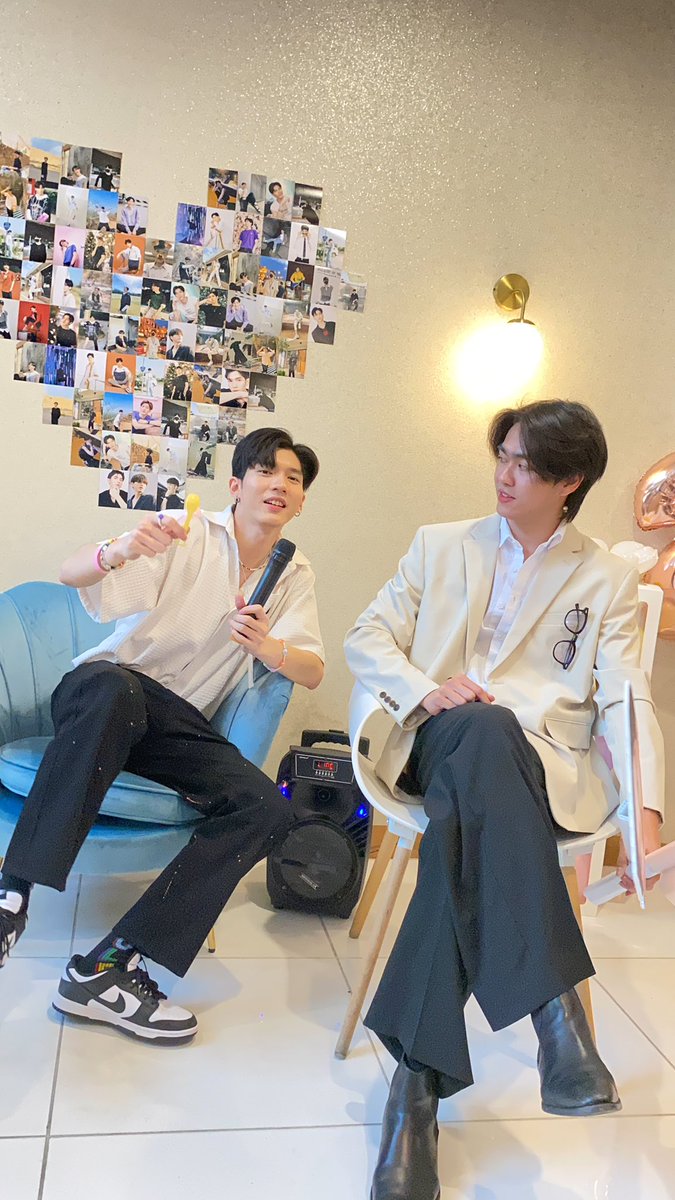 Ktkt2541's tweet photo. โลกมันเอียงใช่ไหมอู๋ เอียงไปหาบูมนิ 🙄🤪😜🐹🌼  
#HappyAouDay #aou_tnbknr #AouBoom #อู๋บูม #เยลลี่บูม #เหล่าเดซี่ของอู๋ #besevboom https://t.co/uN9vRMGfK1