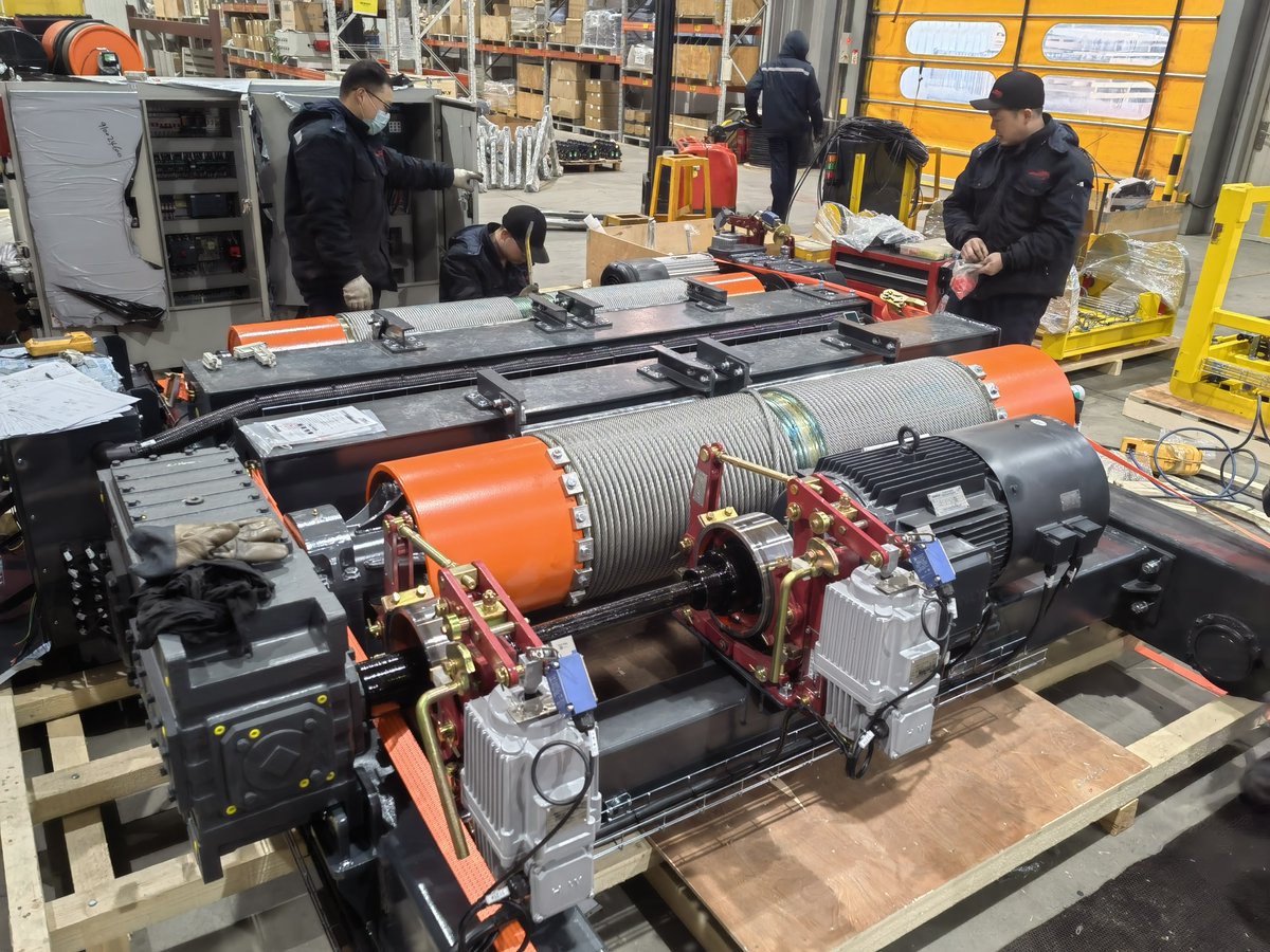 In the new year, WORLDHOISTS will show you more products.
The picture shows a metallurgical winch, the running motor is SEW, and the hoisting motor and reducer are all made by WH.

#packaging #lifting #liftingequipment #cranes #cranelife #construction #industrialservices