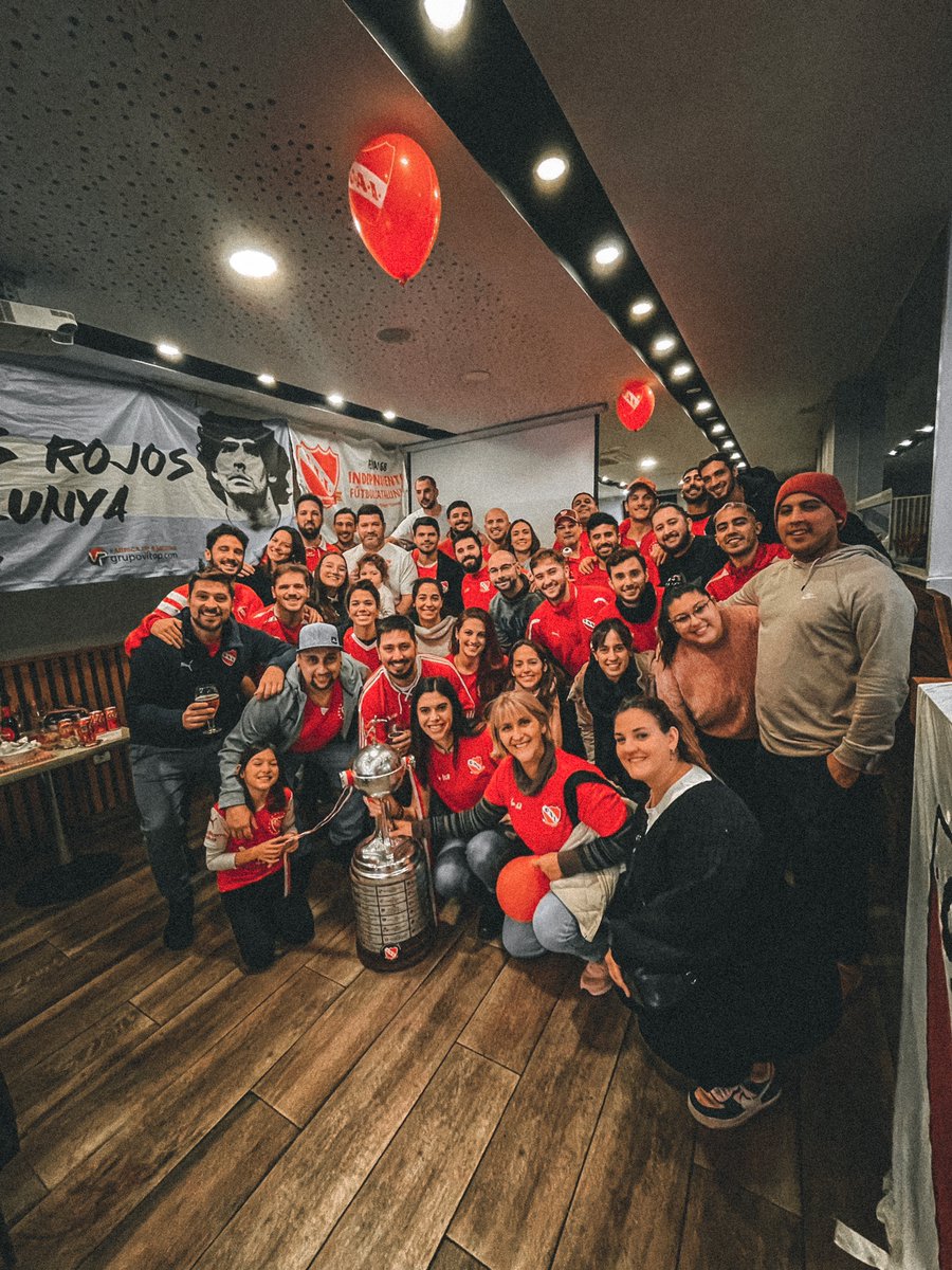 RojoIFCa's tweet photo. La peña 168 del @Independiente, Los Diablos de Catalunya, festejó su primer aniversario. Ni los mas de 10.000km de distancia nos separan del amor por el Rojo. 🇦🇹

Gracias a todos por estar; y pronto se vienen las fotos y videos del evento! 🇦🇹 https://t.co/H08txRJAZ3