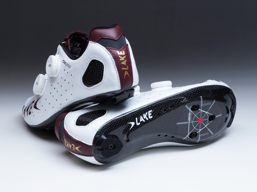 kirschberg_inc's tweet image. LAKE CUSTOM
トライアスリート、しろたえさんのNEW #LAKEシューズ をお届け。パールホワイトの #カンガルー革 をメインに、バーガンディの牛革をセンターにあしらいました。ゴールドのロゴがさらに上品さを演出。このオーナーにこのシューズ有り！と納得のカラーリングでは

#lakecustom #lakecycling