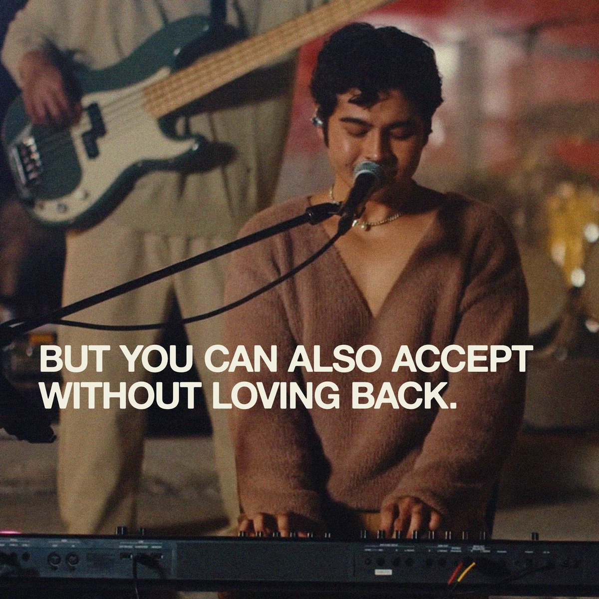 TheJuans_BAND's tweet photo. Alin ka sa dalawa, yung tumatanggap o yung nagbibigay?

🎥 https://t.co/wFBYfQcM8P https://t.co/8ie2BGINfA