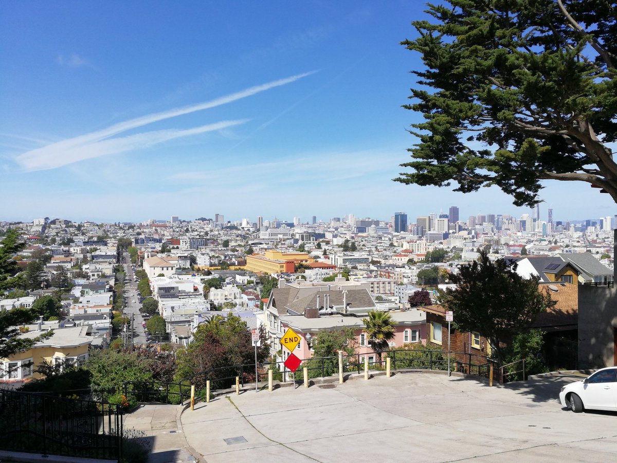 Seeing some of these #SFisback tweets reminds me of that moment when I unexpectedly ended up in this dead end when walking aimlessly through the streets during my first visit in April 2017. 🤩