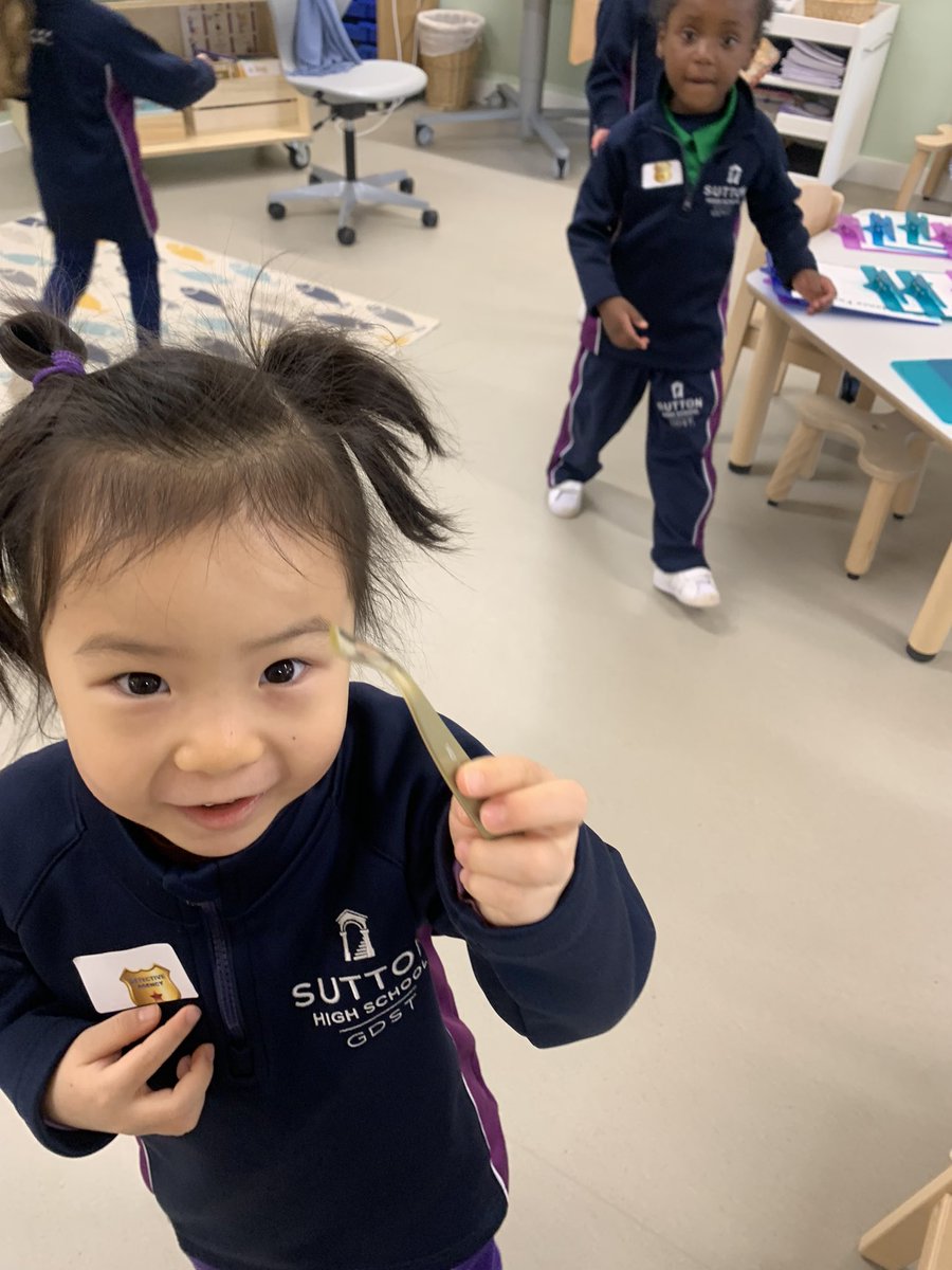 Reception have just returned to find their classroom has become a crime scene! Don’t worry… we’ve got our detective badges on and evidence bags at the ready… @PSHeadSutton @SuttonHighGirls