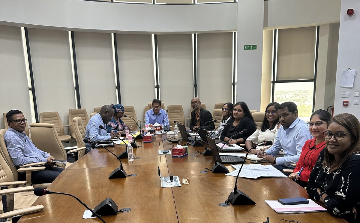 OACPS Assistant Secretary-General, HE. Banana Tchale Sow with Sarwansingh Purmessur, Permanent Secretary in the Ministry of Financial Services and Good Governance  of Republic of Mauritius. Madame Sow is in Mauritius to prepare for the Workshop on AML/CFT from 26 to 30th January.